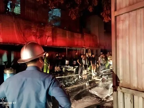 Hà Nội: Kịp thời dập tắt đám cháy ở xưởng gỗ 4.000m2 tại Thạch Thất