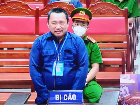 Xét xử đường dây buôn lậu 200 triệu lít xăng dầu: Các thuyền viên thừa nhận tiếp tay cho sai trái