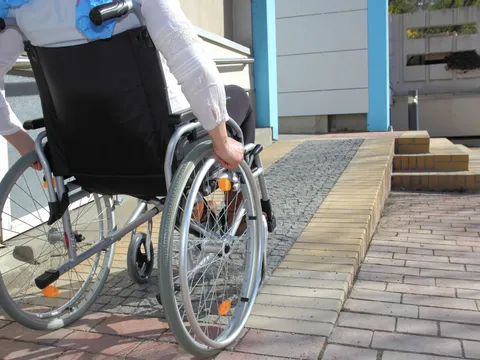 Nhật Bản: Một cụ ông 81 tuổi đẩy vợ khuyết tật xuống biển sau 40 năm chăm sóc