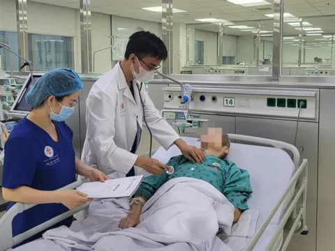 Kỳ diệu: Cứu sống cụ ông 100 tuổi bị đột quỵ não