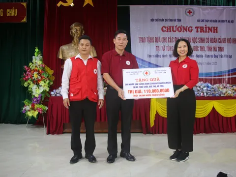 Hà Tĩnh: Trao 150 suất quà trị giá 110 triệu đồng cho bà con xã Tùng Châu