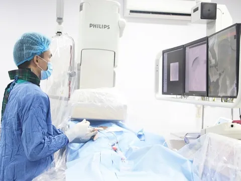 Quảng Ninh: Cứu sống bệnh nhân người Australia bị chấn thương gan