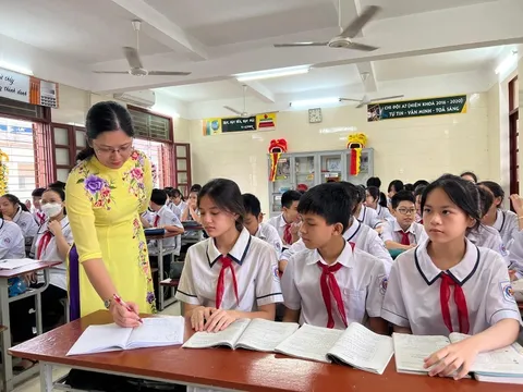 Tặng bằng khen 400 nhà giáo, cán bộ quản lý cơ sở giáo dục tiêu biểu