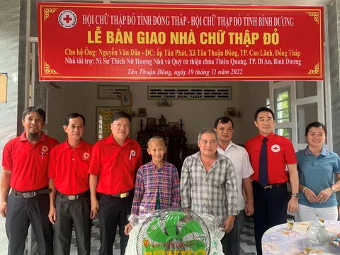 Đồng Tháp bàn giao nhà Chữ thập đỏ năm 2022