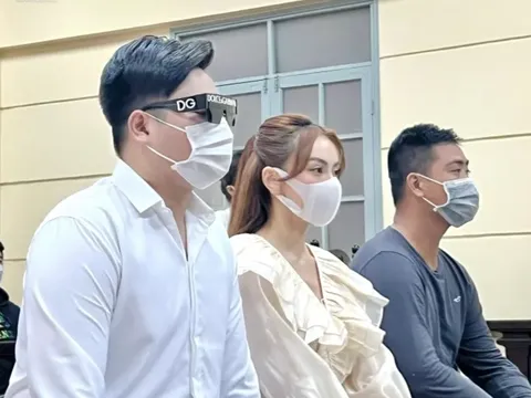 Hot Girl Trang Nemo quỳ xin lỗi nạn nhân, tòa trả hồ sơ điều tra bổ sung