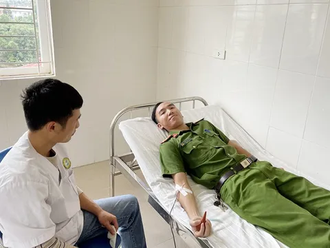 Phó trưởng Công an xã hiến máu cứu thai phụ qua cơn nguy kịch