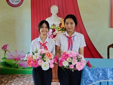 Quảng Trị: Hai em học sinh lớp 7 lên mạng tìm người đánh rơi 12,5 triệu đồng