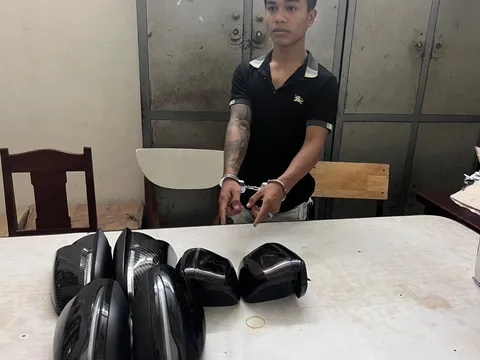 Bắt 2 thạnh niên bẻ gương chiếu hậu xe sang trị giá 270 triệu đồng, bán hơn 1 triệu đồng
