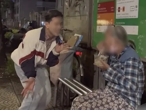 Dân mạng kêu gọi "tẩy chay" TikToker miệt thị người nghèo