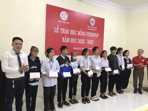 Quảng Trị: Trao 238 suất học bổng Vingroup cho học sinh khó khăn học giỏi
