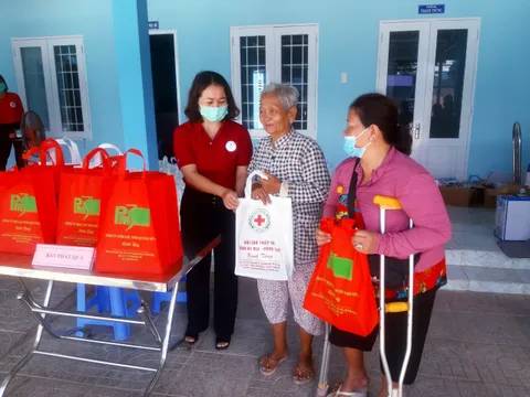 Hội Chữ thập đỏ tỉnh Bà Rịa - Vũng tàu: Khám bệnh, phát thuốc và tặng quà cho 250 hộ nghèo