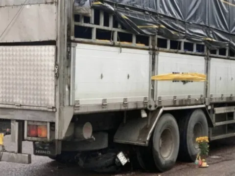 Liên tiếp tai nạn do đi vào điểm mù của xe lớn, cách nào để hạn chế thương vong