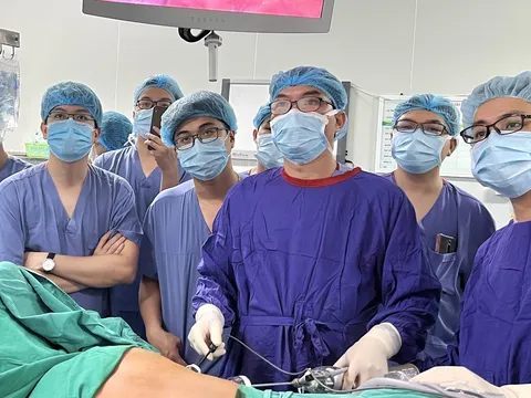 Đau thắt lưng cả tháng trời, người đàn ông trẻ ở Hà Nội phát hiện bệnh rất hiếm