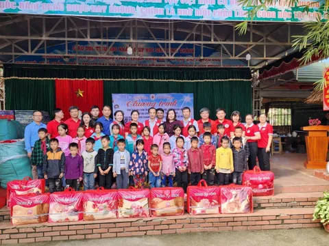 Hội Chữ thập đỏ Hải Dương: Hỗ trợ 350 triệu đồng cho học sinh nghèo ở Hà Giang