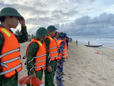 Đi thực tế tại Huế, một nam sinh Học viện Báo chí bị sóng cuốn mất tích