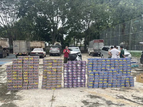 Bình Phước: Tài xế vận chuyển 584 kg pháo lao xuống mương rồi bỏ chạy