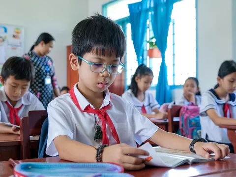 Thần đồng nhí 8 tuổi: Được xét đặc cách học vượt 2 lớp, có loạt thành tích cực khủng