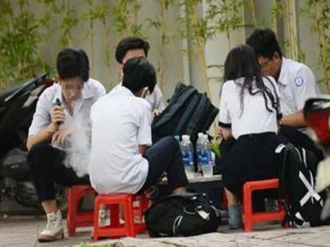 Rủ nhau nghịch thuốc lá điện tử, một nhóm học sinh tiểu học phải nhập viện