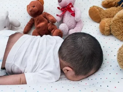 Trẻ tử vong đột ngột vào ban đêm: Cần làm gì để phòng tránh?