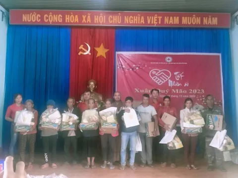Hội Chữ thập đỏ tỉnh Gia Lai: Trao tặng 100 suất quà tết cho đồng bào dân tộc thiểu số nghèo, khó khăn