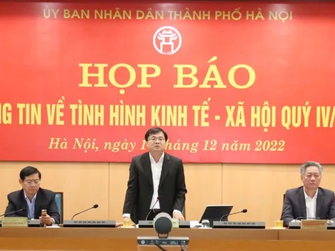Chủ tịch Hà Nội chỉ đạo dừng ngay việc sử dụng vỉa hè làm điểm đỗ xe ô tô