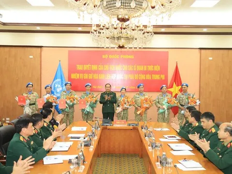 Trao quyết định của Chủ tịch nước cho bốn sĩ quan đi gìn giữ hòa bình Liên Hiệp Quốc