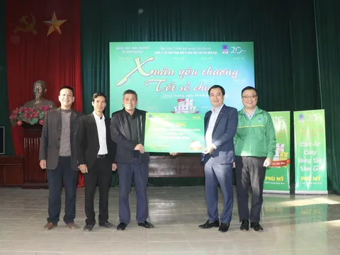 Hải Dương: Tặng hơn 300 suất quà Tết cho người có công, hộ nghèo huyện Nam Sách