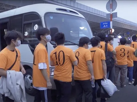 Công an trục xuất 12 người nước ngoài do nhập cảnh trái phép vào Việt Nam