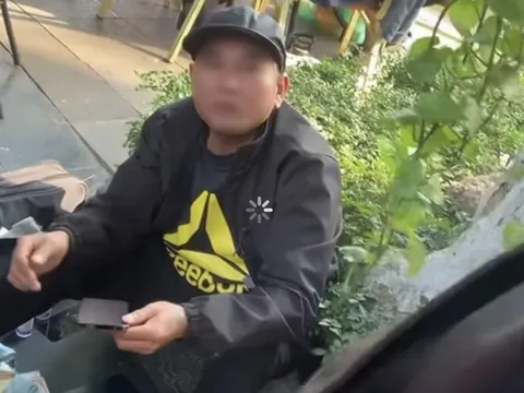Xác minh thông tin người đàn ông 'chặt chém' du khách miếng dán điện thoại giá 500.000 đồng