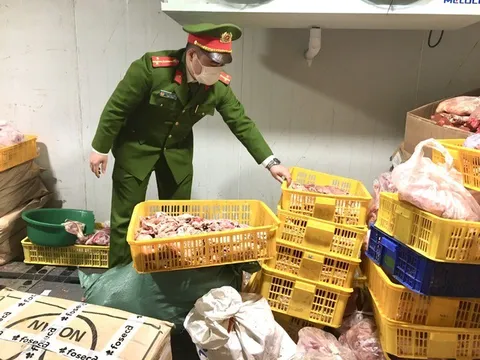 Bắc Giang: Ngăn chặn 700 kg thịt lợn đông lạnh nhiễm virus dịch tả lợn bán ra thị trường