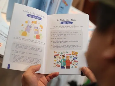 Ra mắt cẩm nang phòng chống tin giả, sai sự thật trên không gian mạng