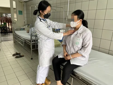 Kỳ tích: Mắc ung thư tuyến giáp và u tuyến thượng thận vẫn sinh con thành công