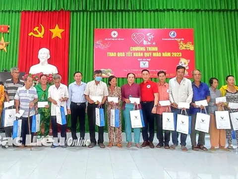Trung ương Hội Chữ thập đỏ Việt Nam tặng quà “Tết nhân ái” tại Bạc Liêu