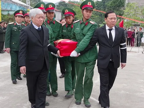 Hòa Bình: Truy điệu và an táng 19 hài cốt liệt sĩ