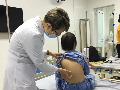 Cảnh giác với bệnh viêm da cơ địa ở trẻ nhỏ khi thời tiết lạnh và hanh khô