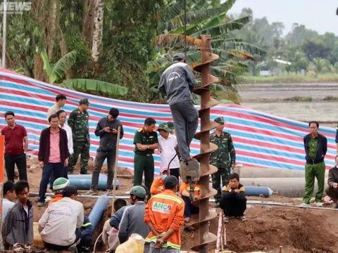 Thủ tướng chỉ đạo tập trung cứu bé trai lọt xuống trụ bê tông sâu 35m