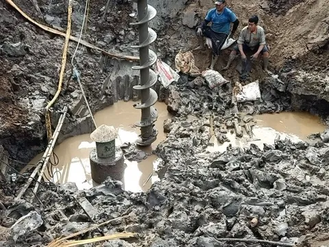 Thông tin mới nhất về vụ giải cứu bé trai 10 tuổi rơi xuống trụ bê tông sâu 35m