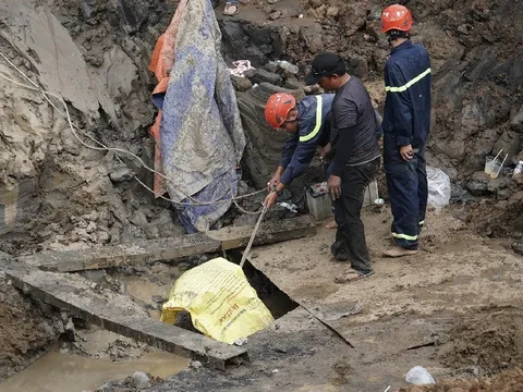 Bộ GTVT điều cán bộ, hỗ trợ cứu cháu bé rơi xuống ống trụ bê tông 35 m