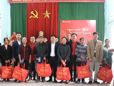 Hội Chữ thập đỏ tỉnh Phú Thọ: Trao quà Tết ấm tình mùa xuân cùng ngân hàng Sacombank