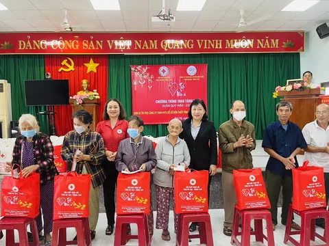 Hội Chữ thập đỏ Bà Rịa - Vũng Tàu: Tặng 600 phần quà tết cho người khó khăn