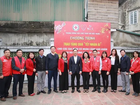 Hà Nội: Trao tặng quà "Tết Nhân ái" cho các gia đình có hoàn cảnh khó khăn tại huyện Ứng Hoà