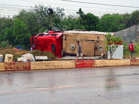 Bình Phước: Xe cứu hỏa bị lật trên đường làm nhiệm vụ, 2 chiến sĩ PCCC hy sinh