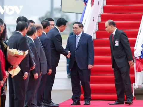 Thủ tướng Phạm Minh Chính tới sân bay Wattay, bắt đầu thăm chính thức CHDCND Lào