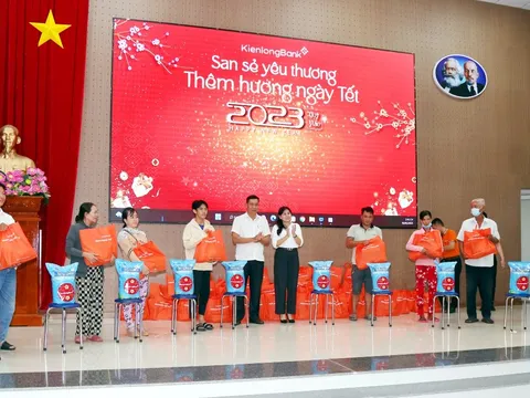 KienlongBank tiếp tục hành trình “San sẻ yêu thương – Thêm hương ngày Tết” năm thứ 10