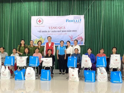 Hội Chữ thập đỏ tỉnh Tây Ninh: Trao quà "Tết Nhân ái" cho người dân ở vùng sâu vùng xa
