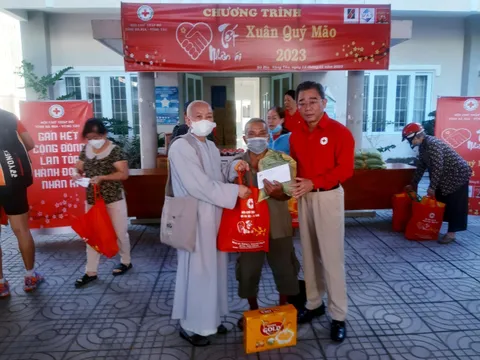Hội Chữ thập đỏ tỉnh Bà Rịa - Vũng Tàu tặng 500 suất quà Tết cho người nghèo, khó khăn