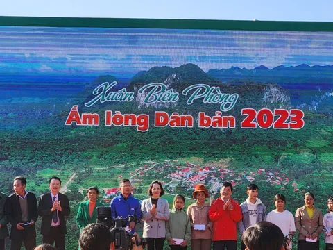 Hội Chữ thập đỏ tỉnh Quảng Bình đồng hành cùng "Xuân Biên phòng - Ấm lòng dân bản"