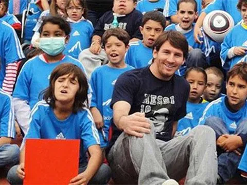 Những cầu thủ bóng đá tận tâm với các hoạt động thiện nguyện vì cộng đồng