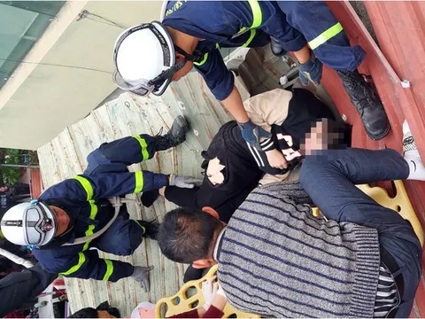 Hà Nội: Cứu thành công thanh niên rơi từ tầng 11 của chung cư