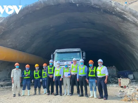 Tết của những “phu đường” trên công trường giao thông trọng điểm